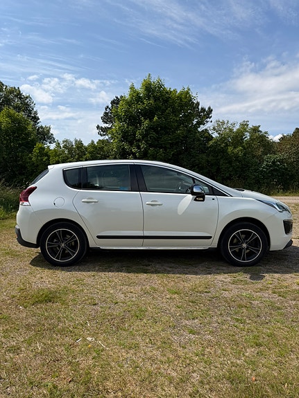 Peugeot 3008 3 of 5