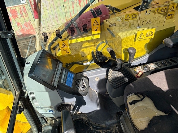 Komatsu PC88 MR-10 13 of 14