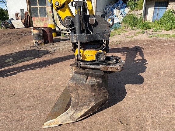Komatsu PC88 MR-10 8 of 14