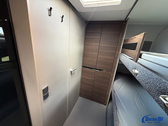 Adria ALPINA 663 PT * Barnkammare * Queenbed * 12 of 14