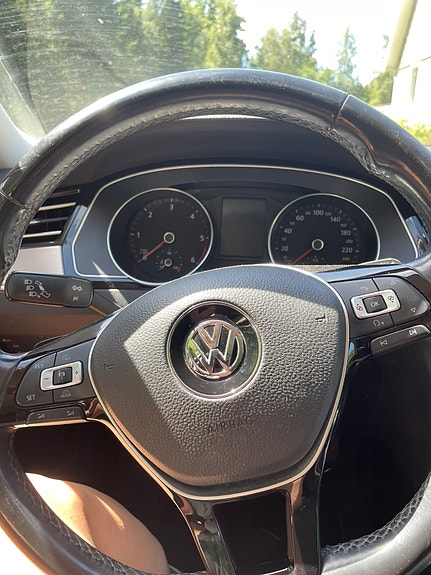 Volkswagen Passat 3 of 3