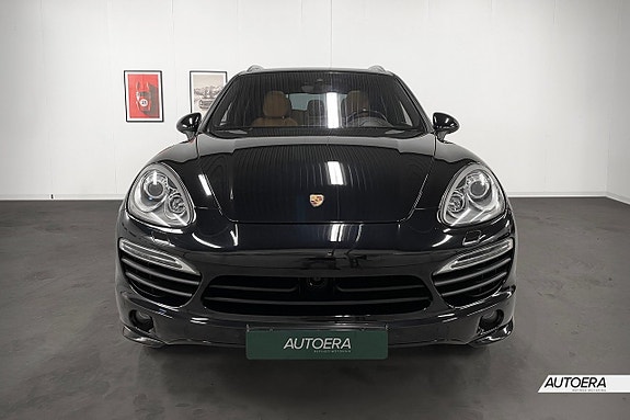 Porsche Cayenne S 3 of 5