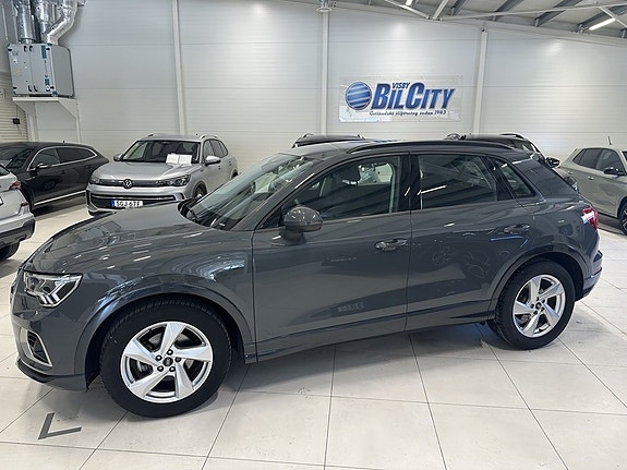 Audi Q3 2 of 5