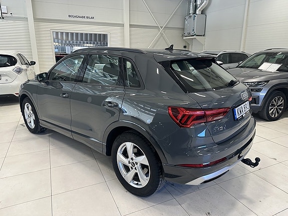 Audi Q3 3 of 5