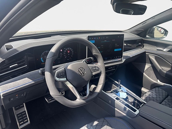 Volkswagen Passat 10 of 15
