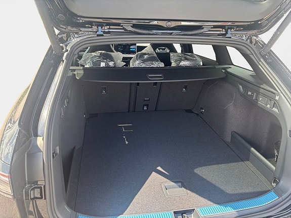 Volkswagen Passat 12 of 15