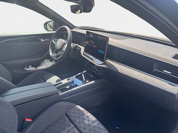 Volkswagen Passat 13 of 15