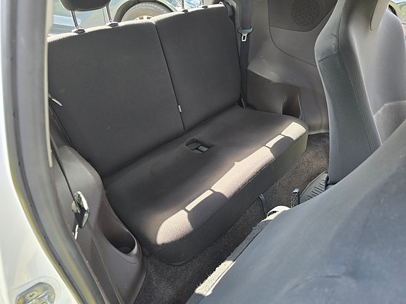 Toyota IQ 4 of 5