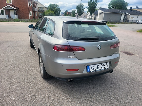 Alfa Romeo 159 2 of 5