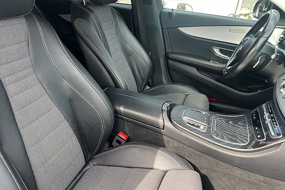 Mercedes-Benz E300 de 14 of 30