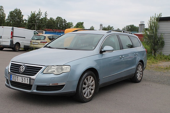 Volkswagen Passat 2 of 5