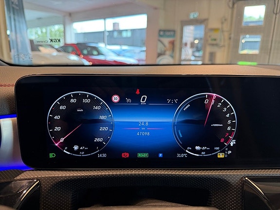 Mercedes-Benz CLA250 e 11 of 29