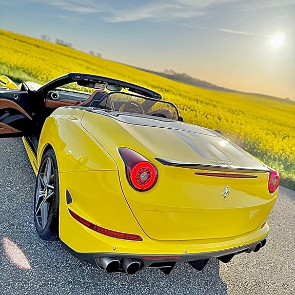 Ferrari California T 2 of 5