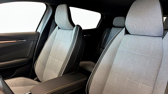 Renault Scenic E-Tech 13 of 19