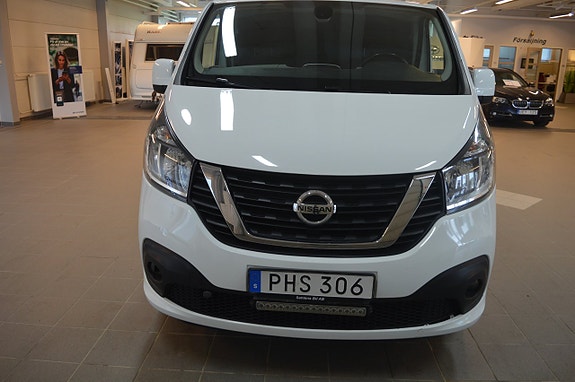 Nissan NV300 2 of 5