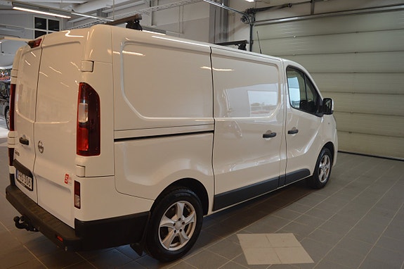 Nissan NV300 5 of 5