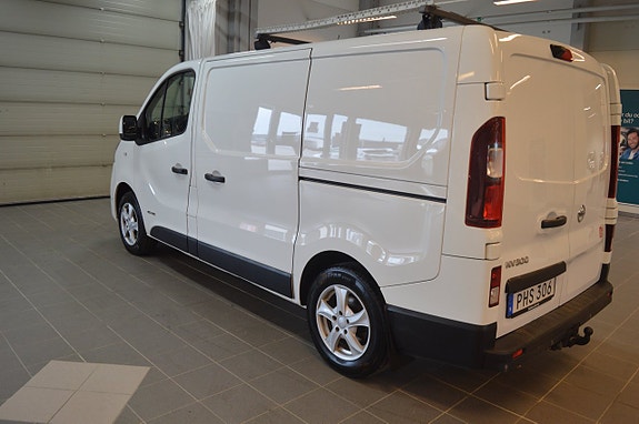 Nissan NV300 3 of 5