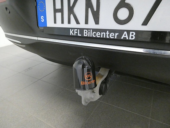 Mercedes-Benz EQC400 12 of 24