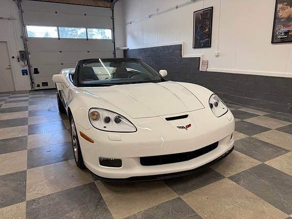 Chevrolet Corvette 4 of 5