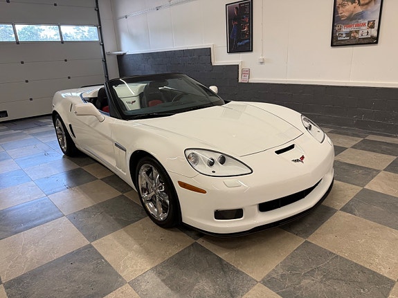 Chevrolet Corvette 3 of 5