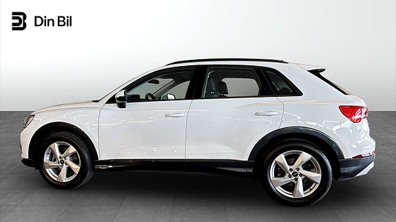 Audi Q3 2 of 5