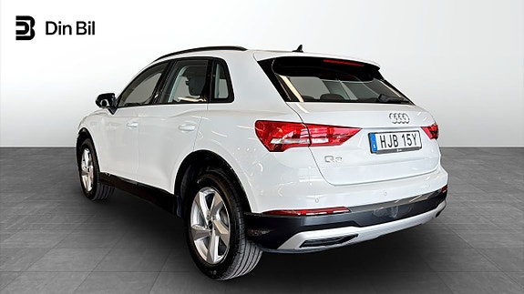 Audi Q3 3 of 5