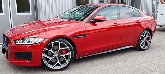 Jaguar XE 4 of 12