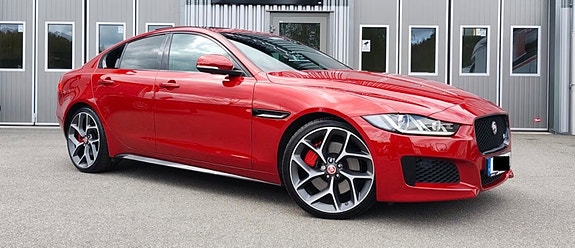 Jaguar XE 2 of 12