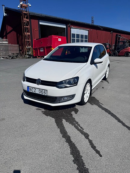 Volkswagen Polo 2 of 5