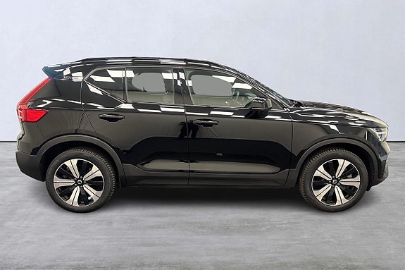 Volvo XC40 3 of 5