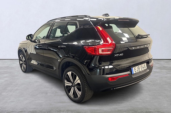 Volvo XC40 4 of 5