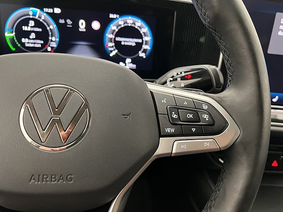 Volkswagen Passat 17 of 30
