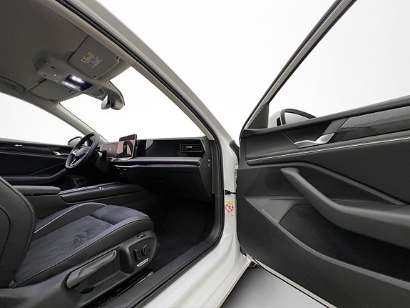 Volkswagen Passat 12 of 30