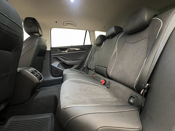 Volkswagen Passat 13 of 30