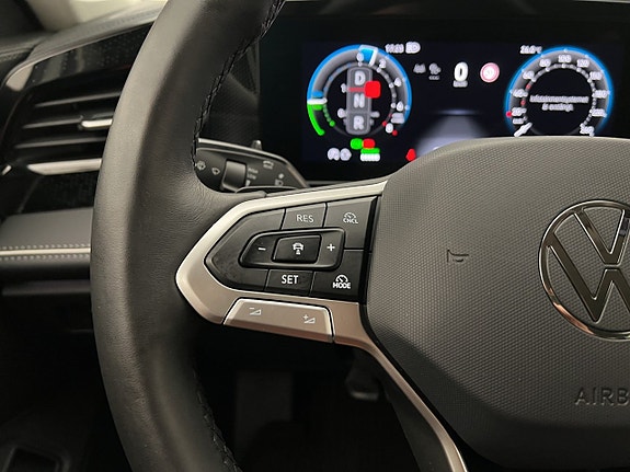 Volkswagen Passat 15 of 30