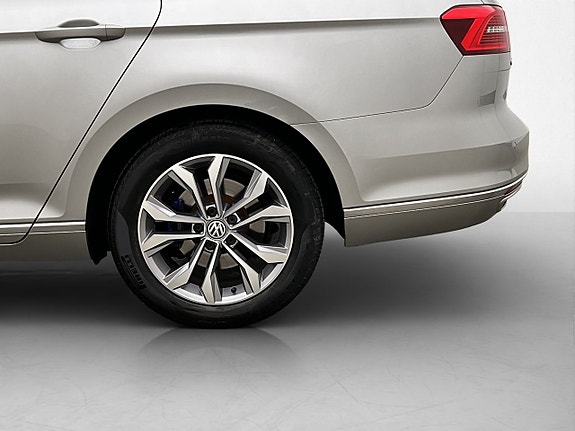 Volkswagen Passat 25 of 29