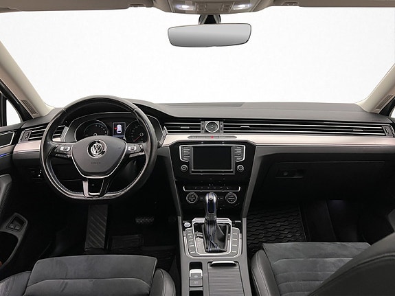 Volkswagen Passat 19 of 29