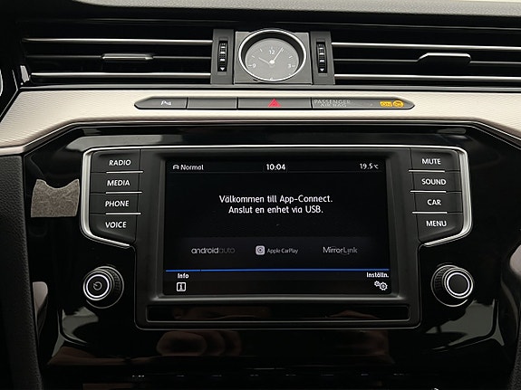 Volkswagen Passat 14 of 29