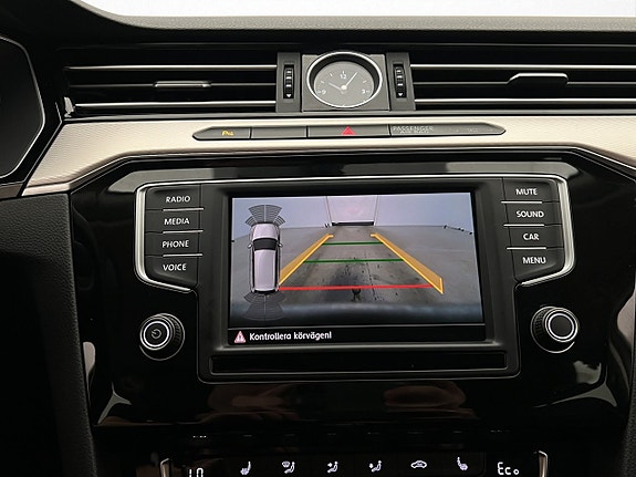 Volkswagen Passat 13 of 29