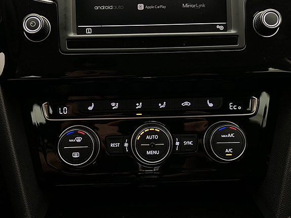 Volkswagen Passat 17 of 29