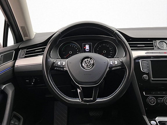 Volkswagen Passat 11 of 29