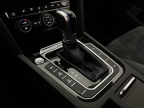 Volkswagen Passat 16 of 29