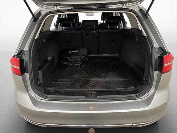 Volkswagen Passat 9 of 29
