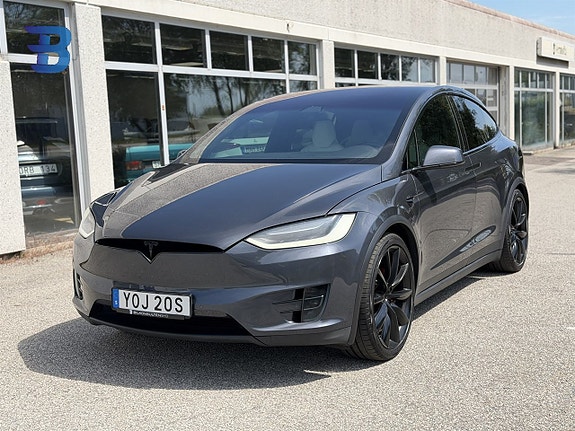 Tesla Model X 3 of 5