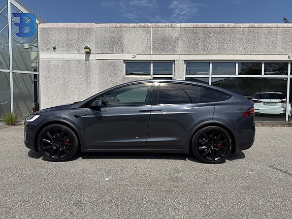 Tesla Model X 4 of 5