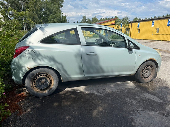 Opel Corsa 2 of 4