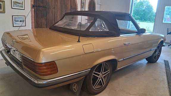 Mercedes-Benz 350 SL 4 of 5