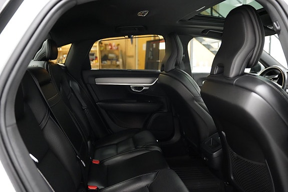 Volvo S90 27 of 29