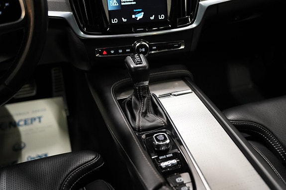 Volvo S90 16 of 29