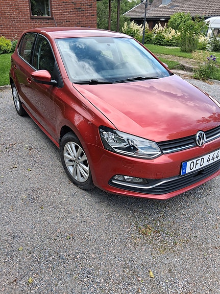 Volkswagen Polo 2 of 5